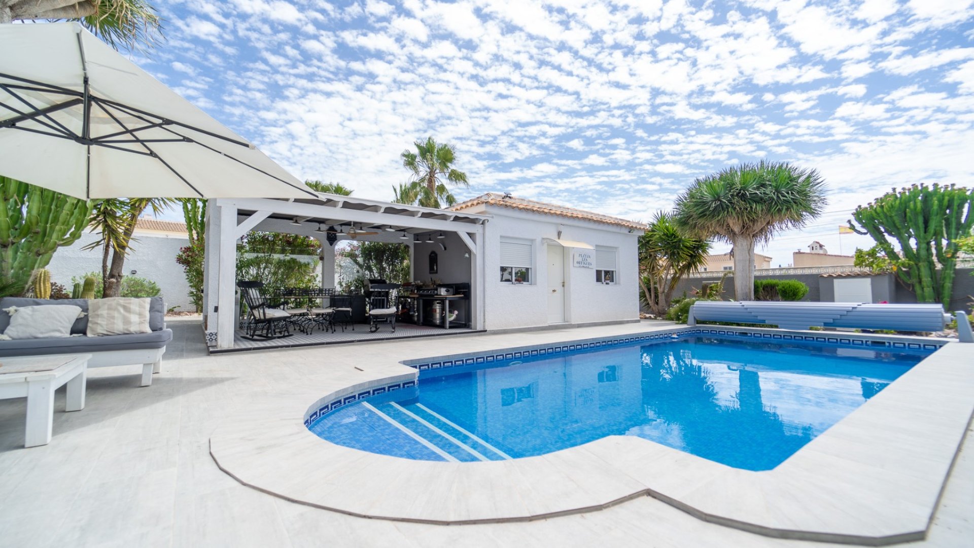 Resale - Villa -
Torrevieja - La Siesta