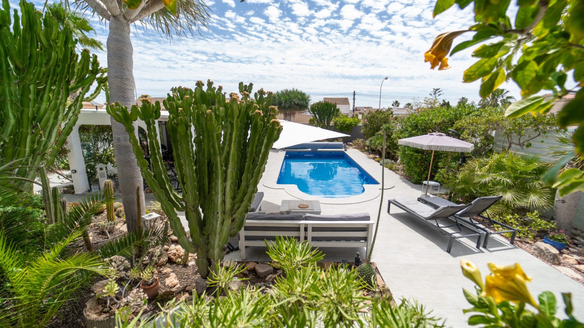 Resale - Villa -
Torrevieja - La Siesta