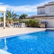 Resale - Villa -
Torrevieja - La Siesta