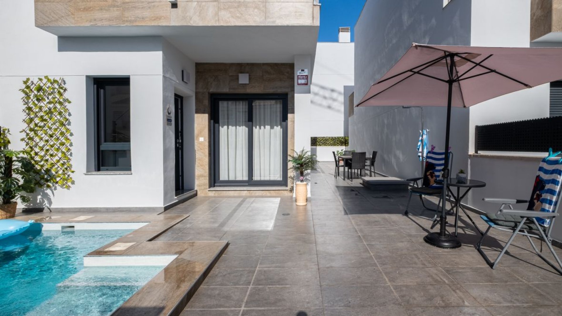 Resale - Villa -
Torrevieja - La Siesta