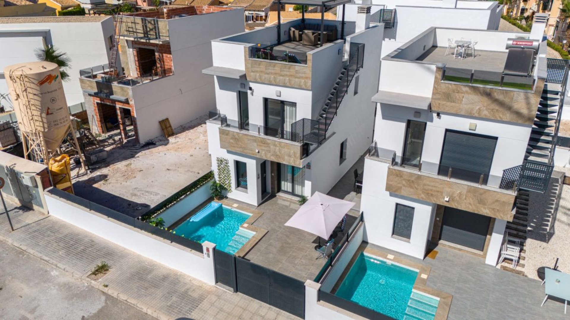 Resale - Villa -
Torrevieja - La Siesta