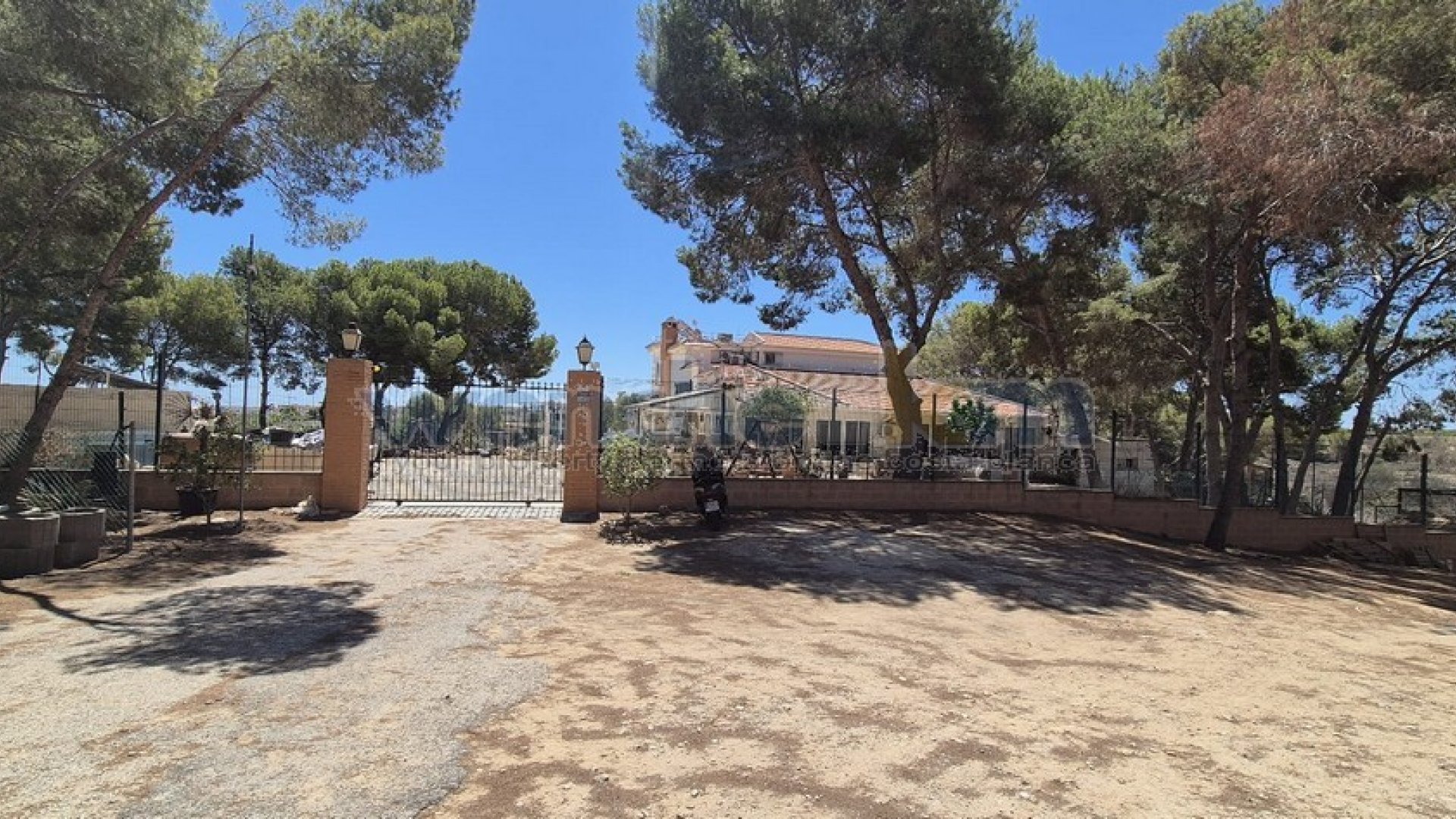 Resale - Villa -
Torrevieja - Los Balcones