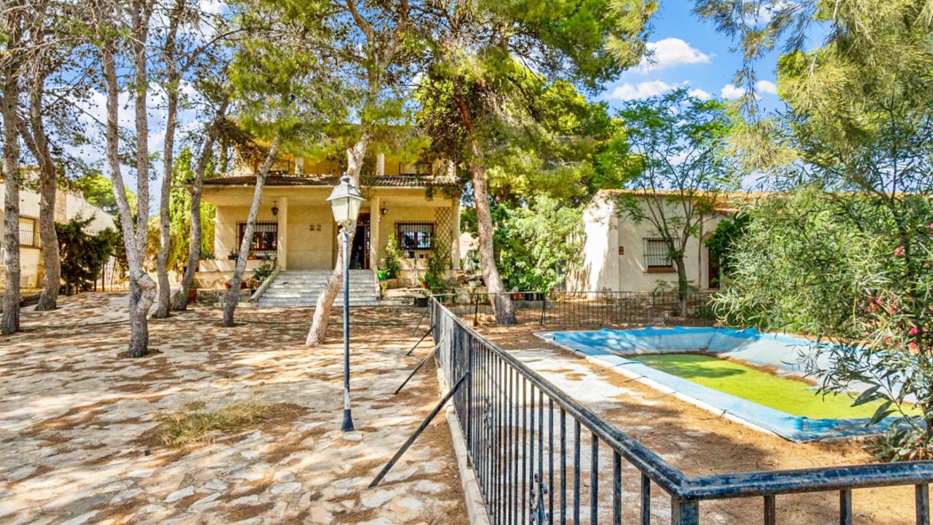 Resale - Villa -
Torrevieja - Los Balcones