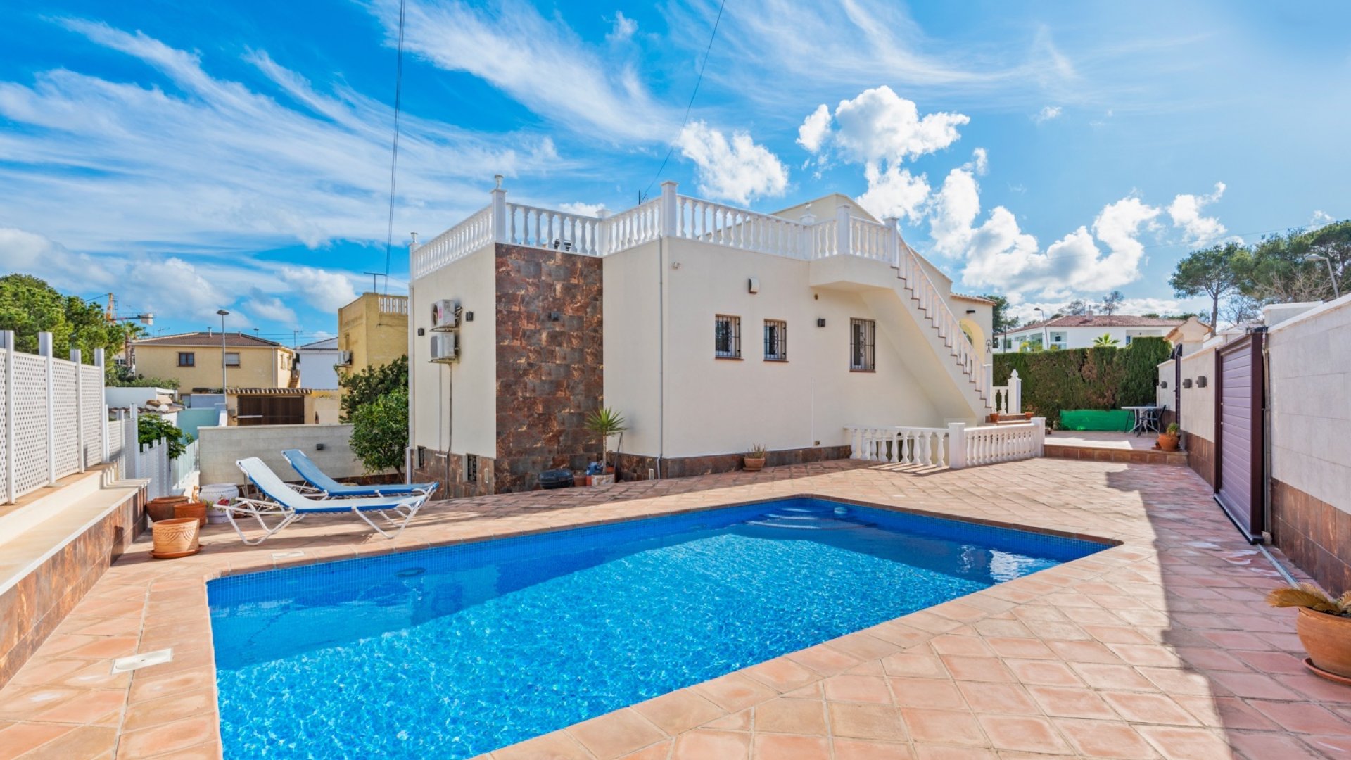Resale - Villa -
Torrevieja - Los Balcones