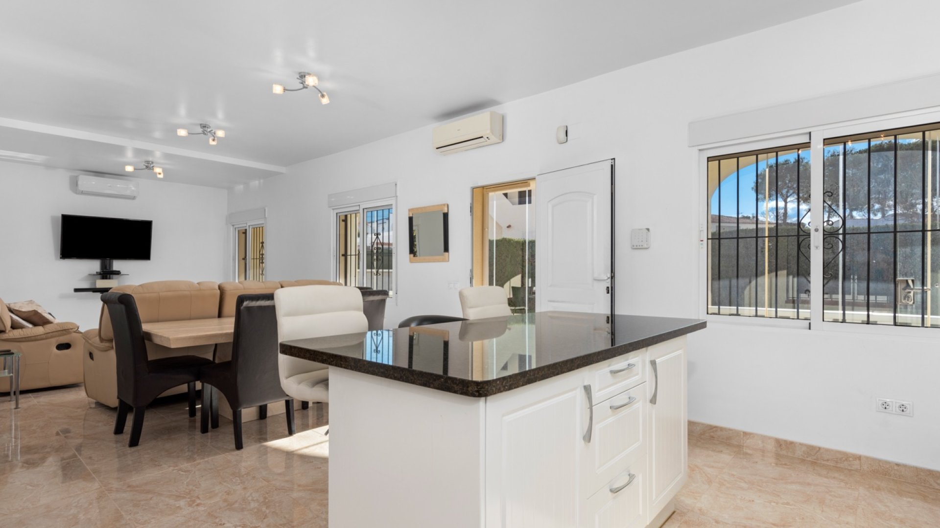 Resale - Villa -
Torrevieja - Los Balcones