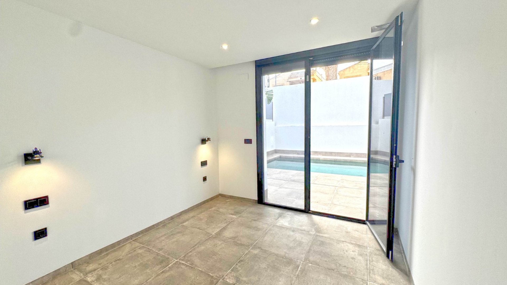 Resale - Villa -
Torrevieja - Los Balcones