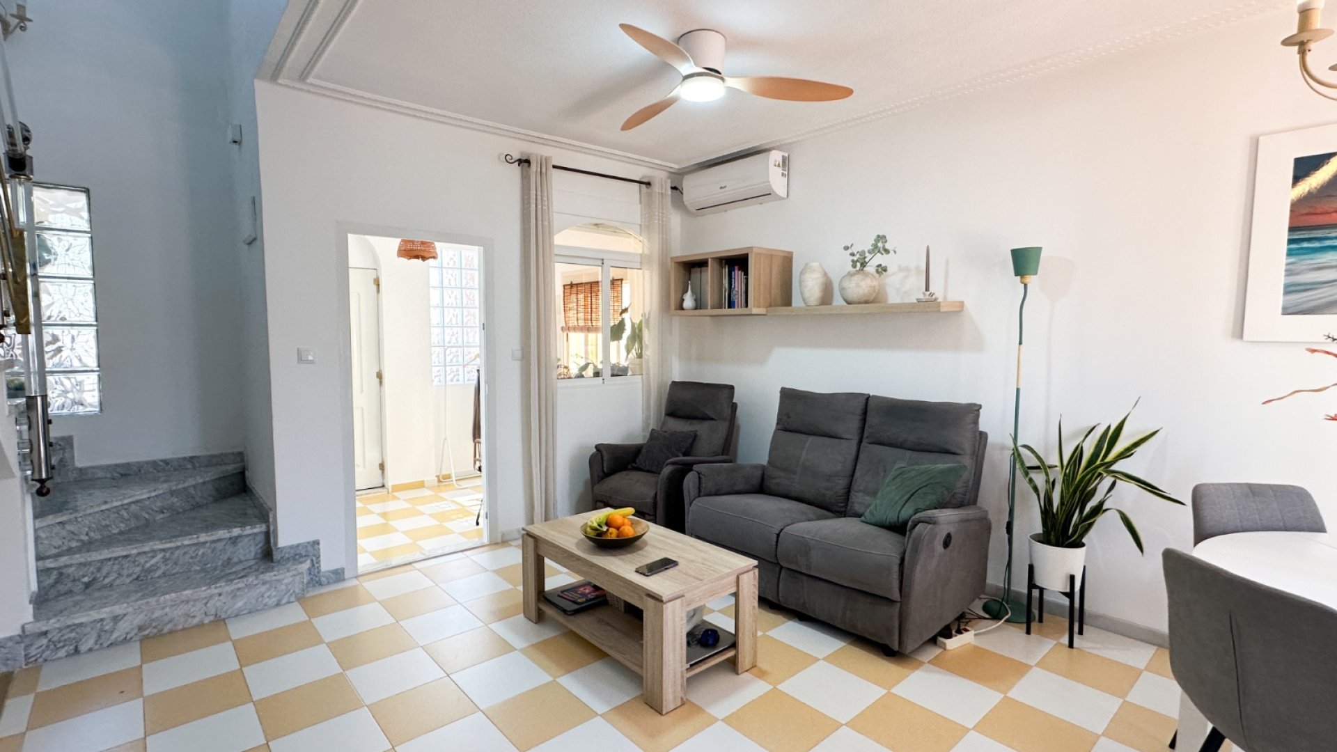 Resale - Villa -
Torrevieja - Nueva Torrevieja
