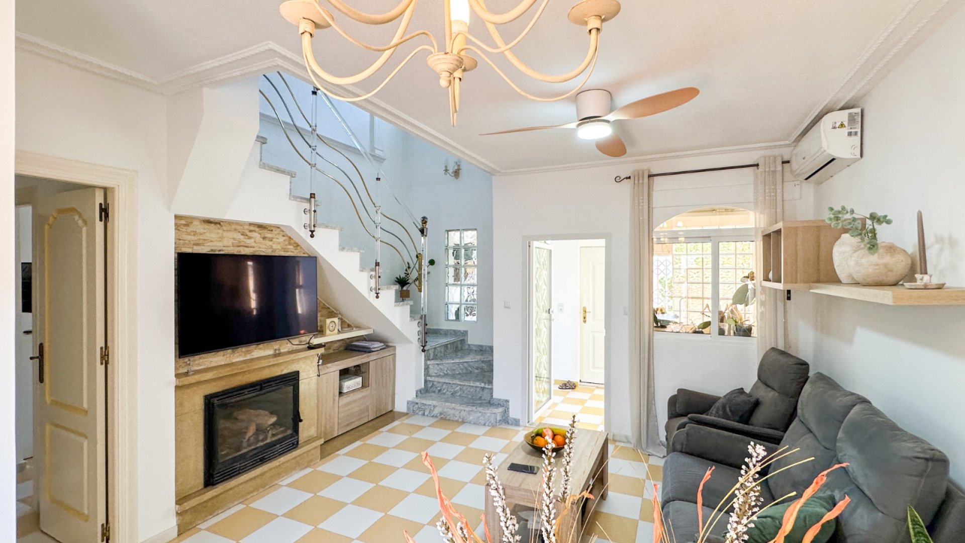 Resale - Villa -
Torrevieja - Nueva Torrevieja