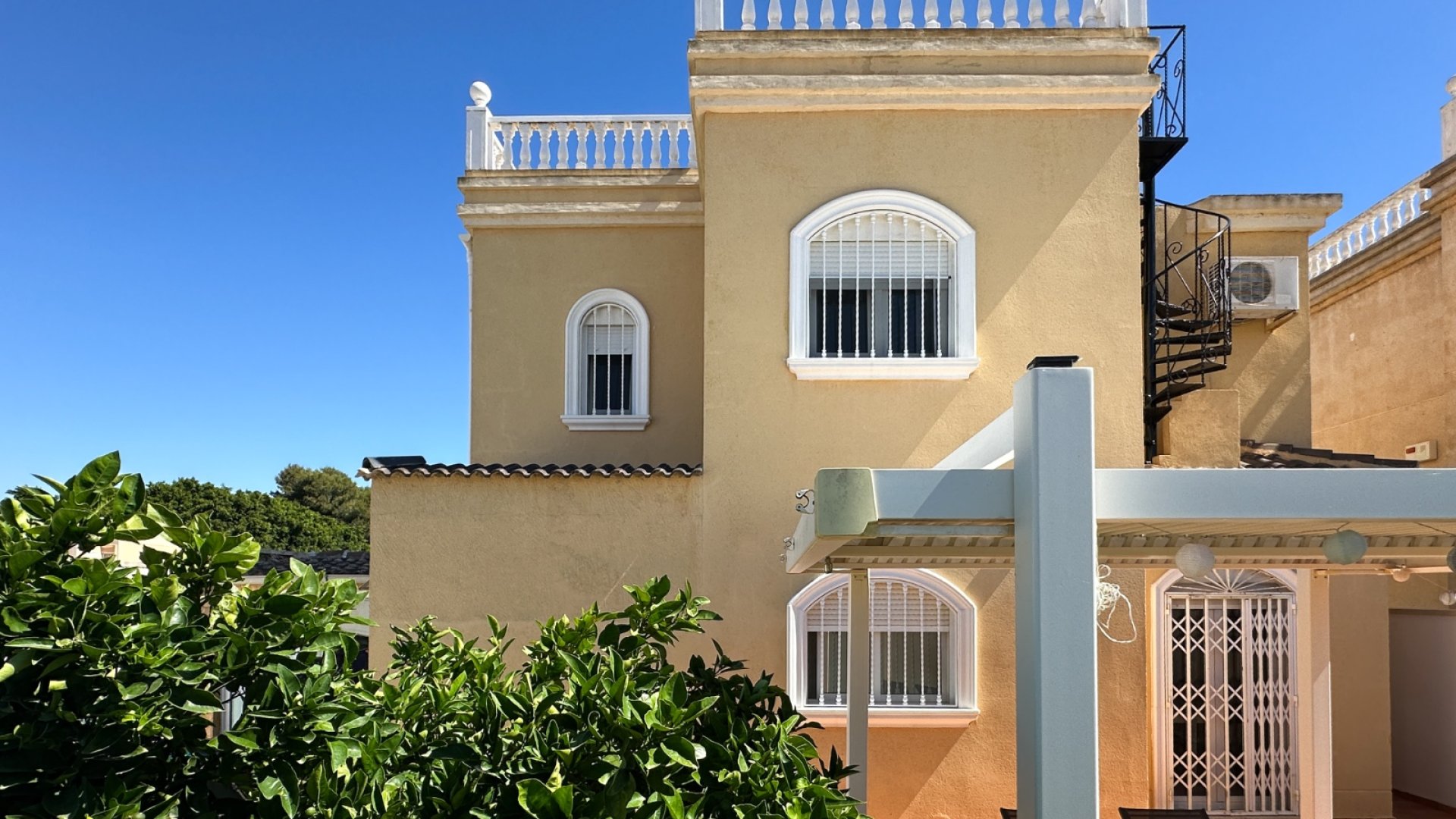 Resale - Villa -
Torrevieja - Nueva Torrevieja