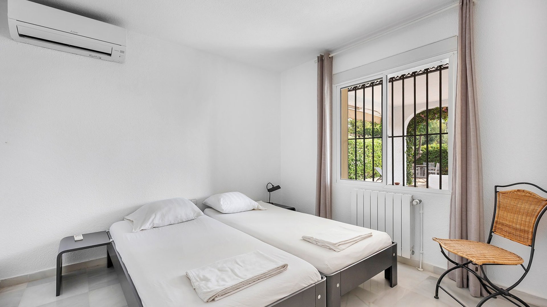Resale - Villa -
Torrevieja - Playa Los Locos