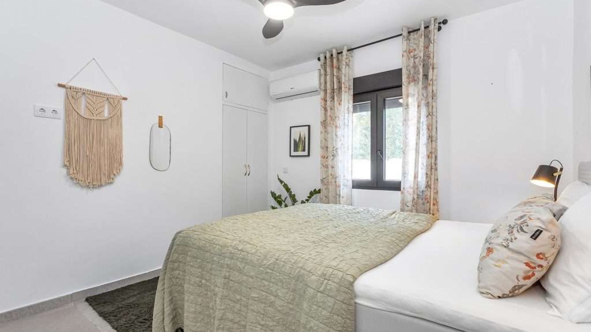 Resale - Villa -
Torrevieja - Torreta Florida