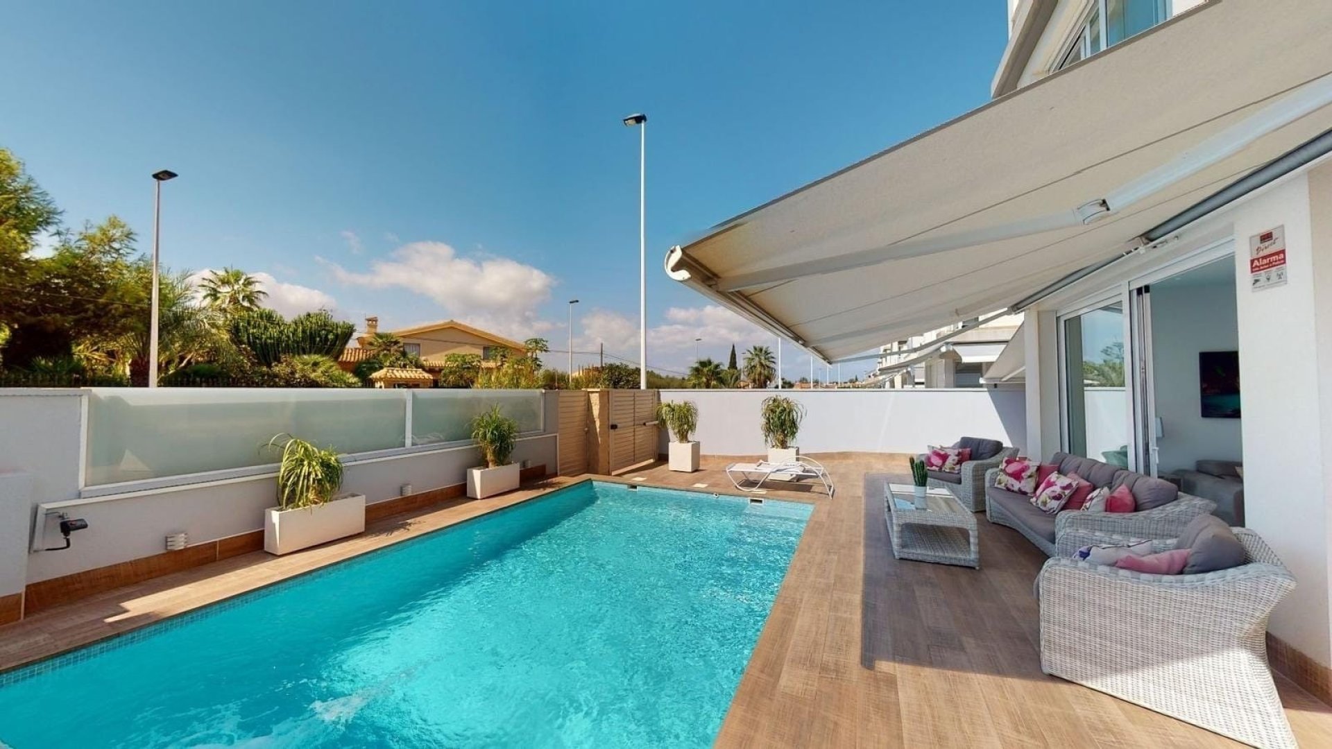 Resale - Villa -
Torrevieja