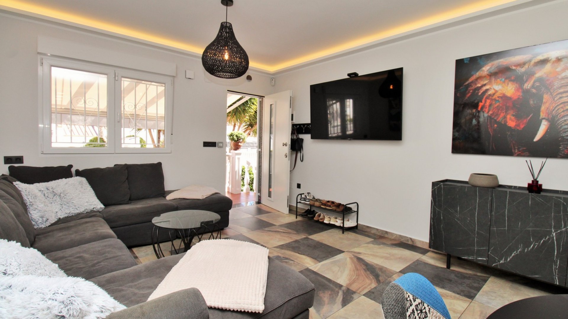 Resale - Villa -
Villamartín - Las Violetas