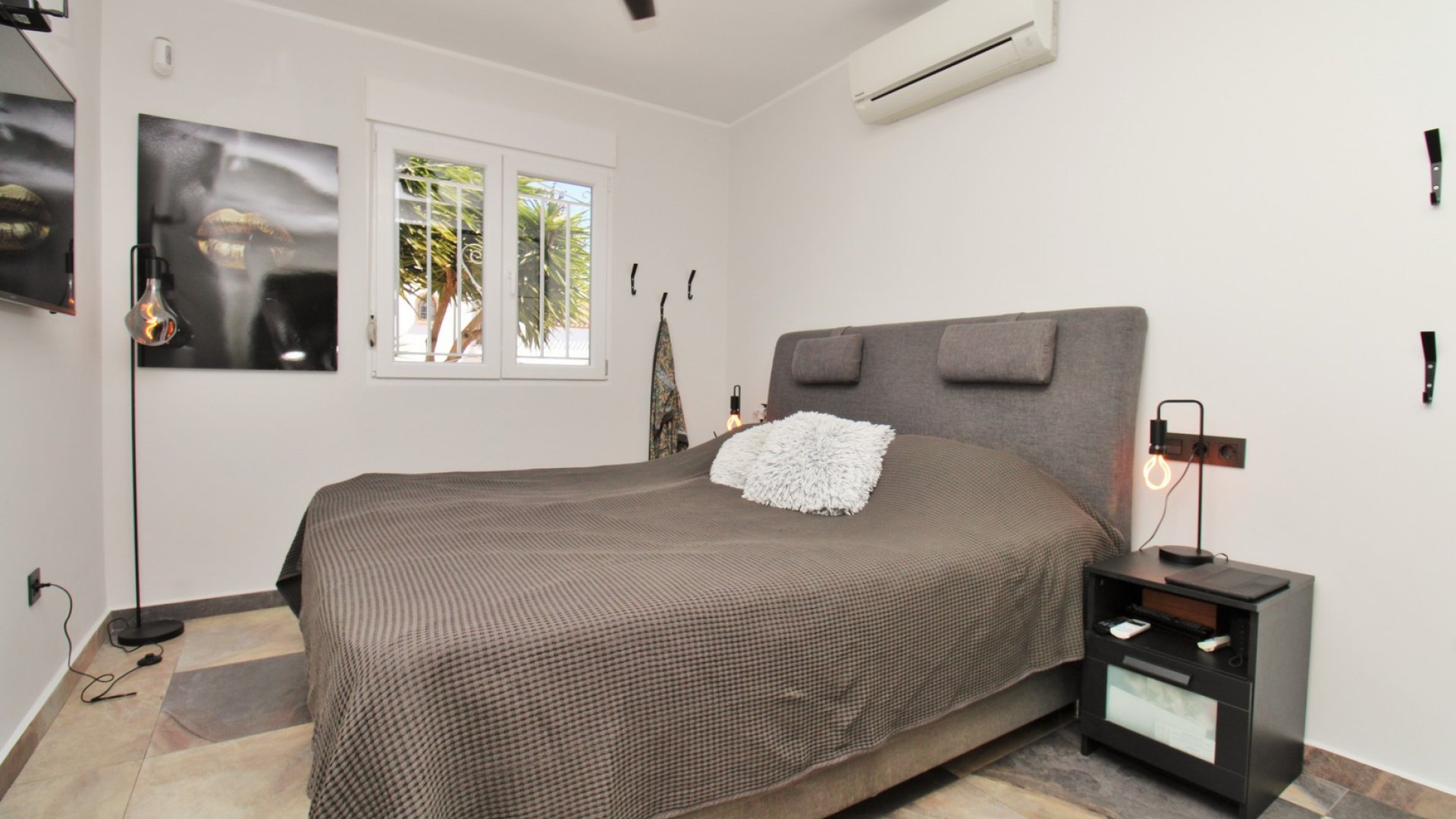 Resale - Villa -
Villamartín - Las Violetas