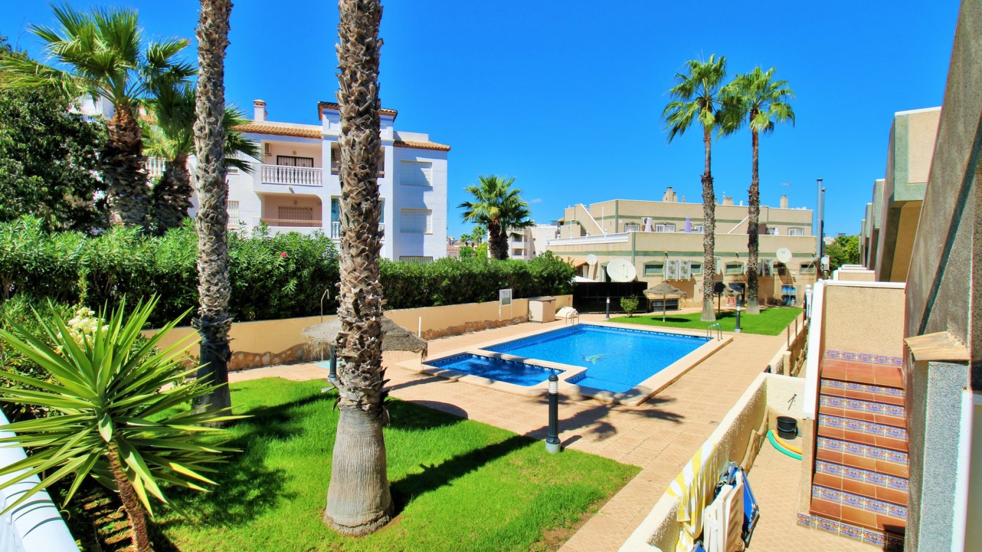 Resale - Villa -
Villamartín - Las Violetas