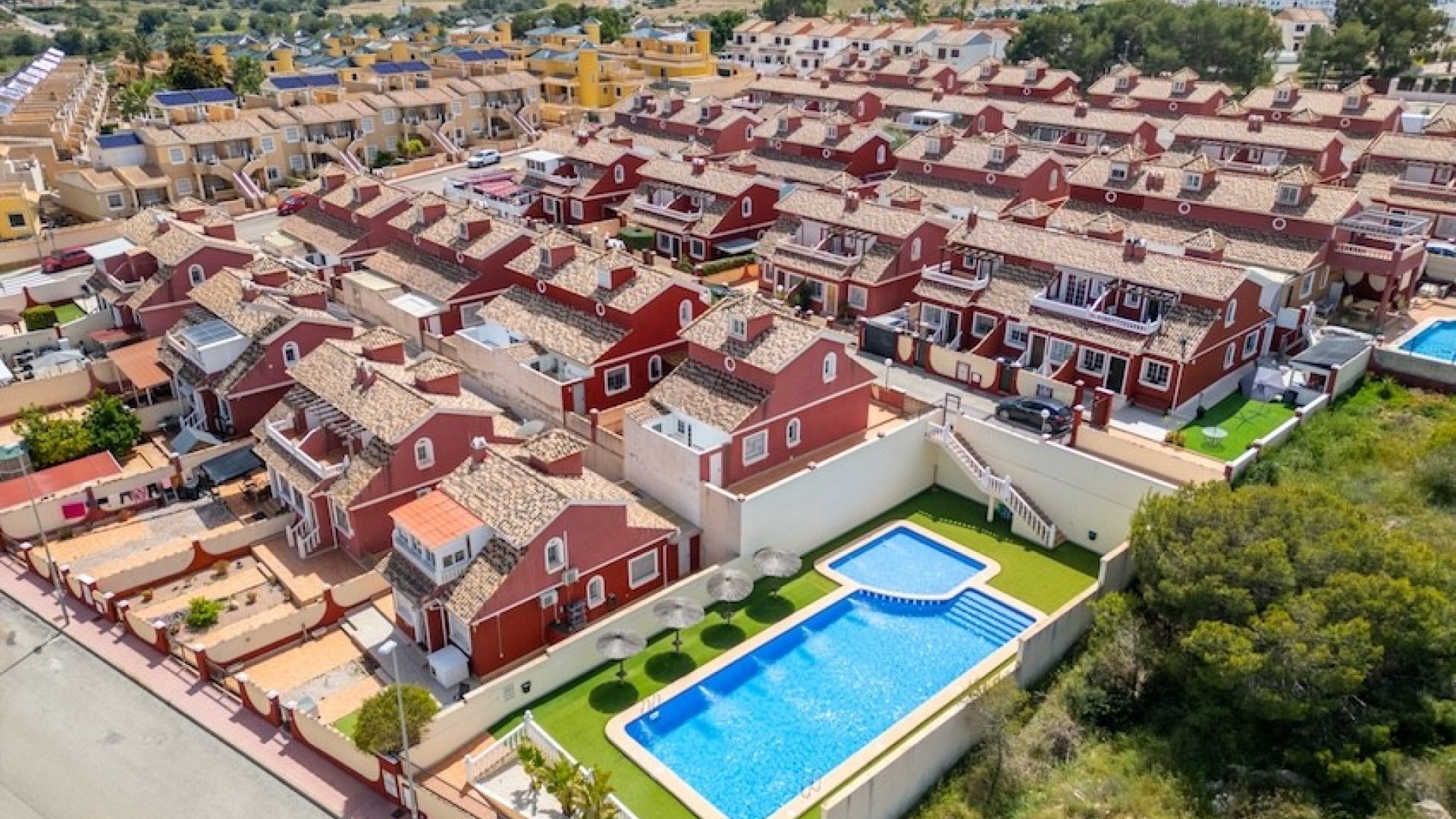 Resale - Villa -
Villamartín - PAU 26