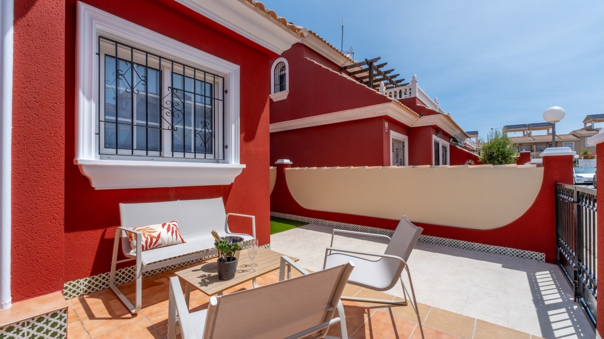 Resale - Villa -
Villamartín - PAU 26
