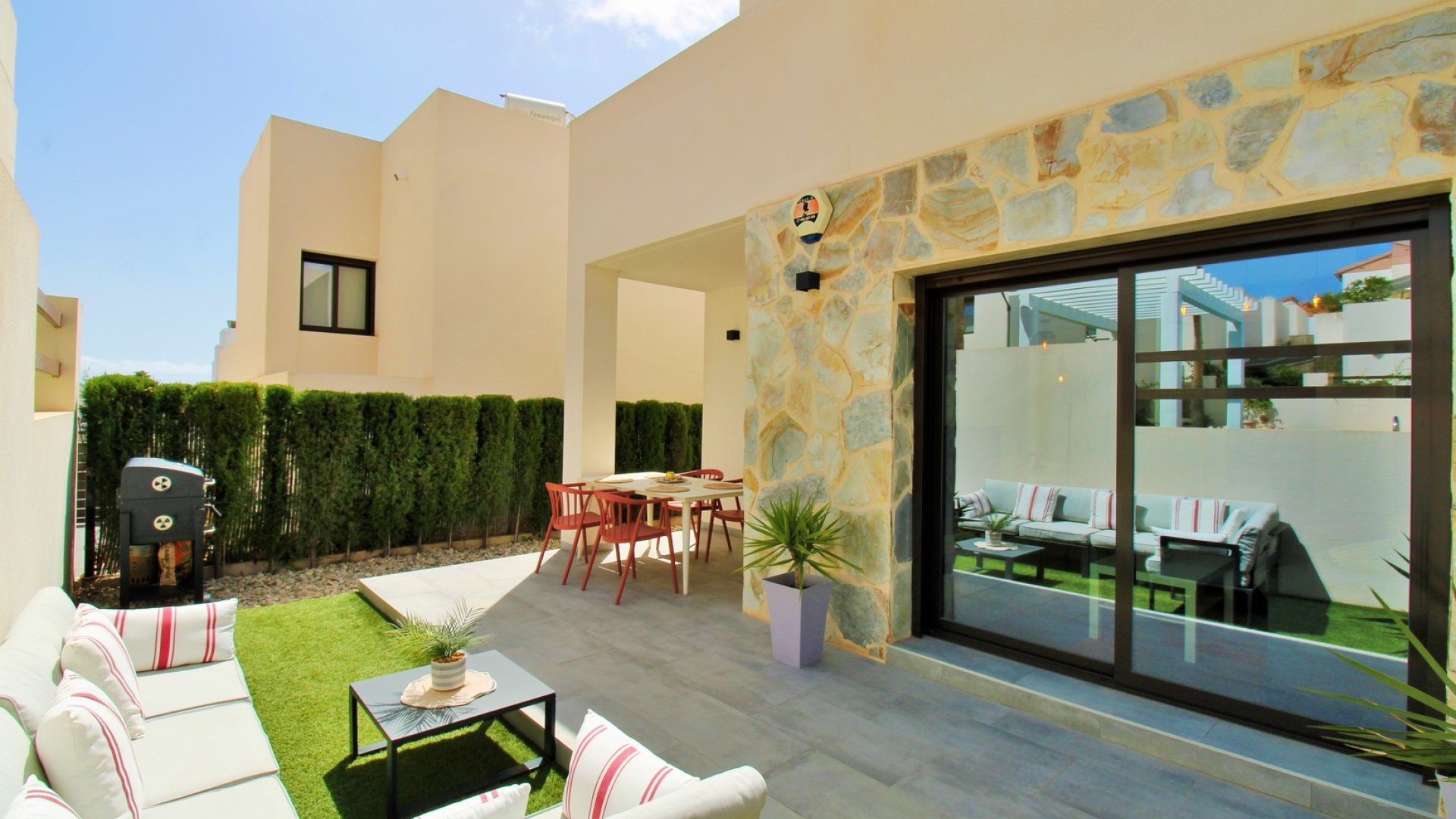 Resale - Villa -
Villamartín - PAU 8