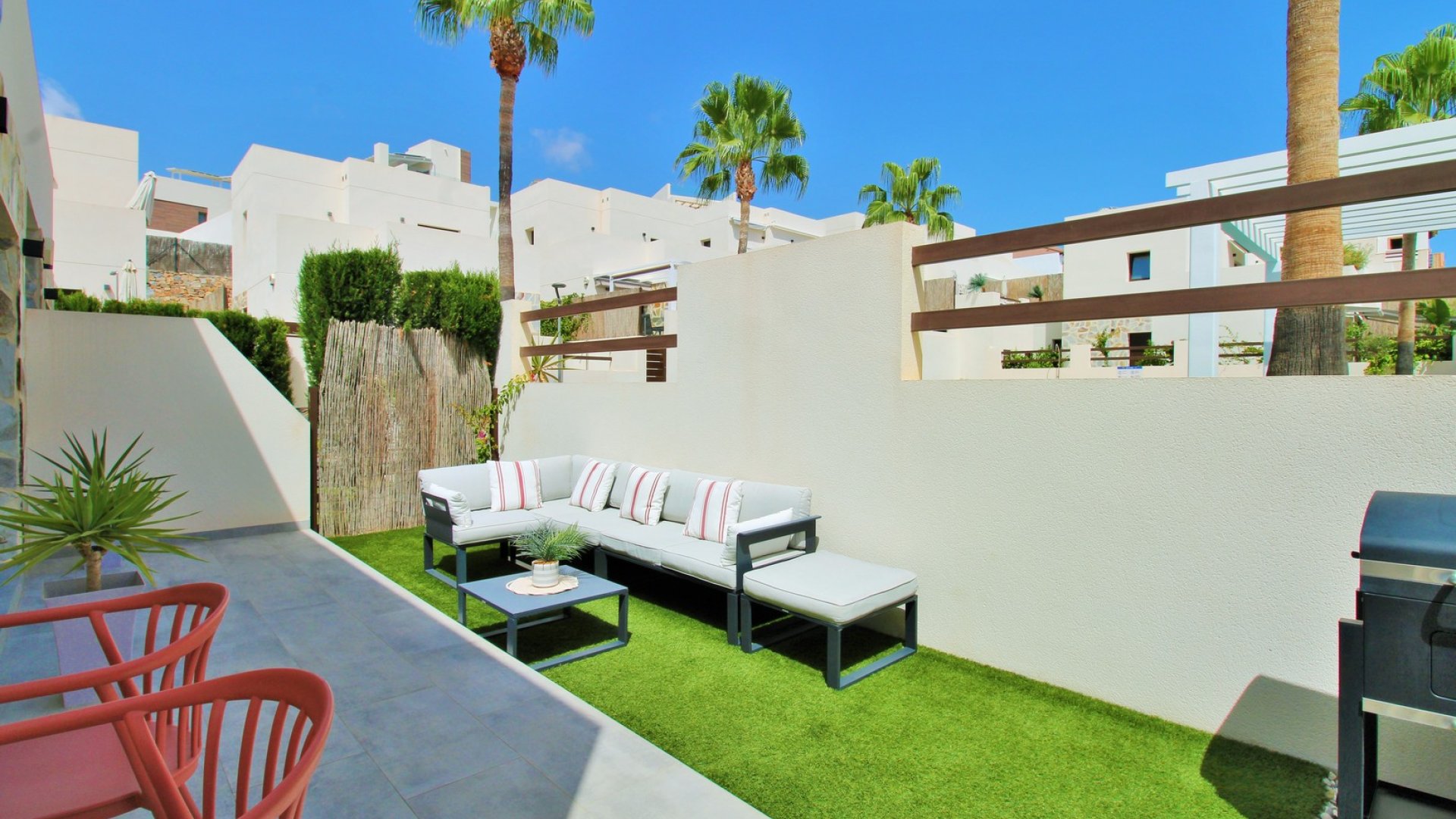 Resale - Villa -
Villamartín - PAU 8