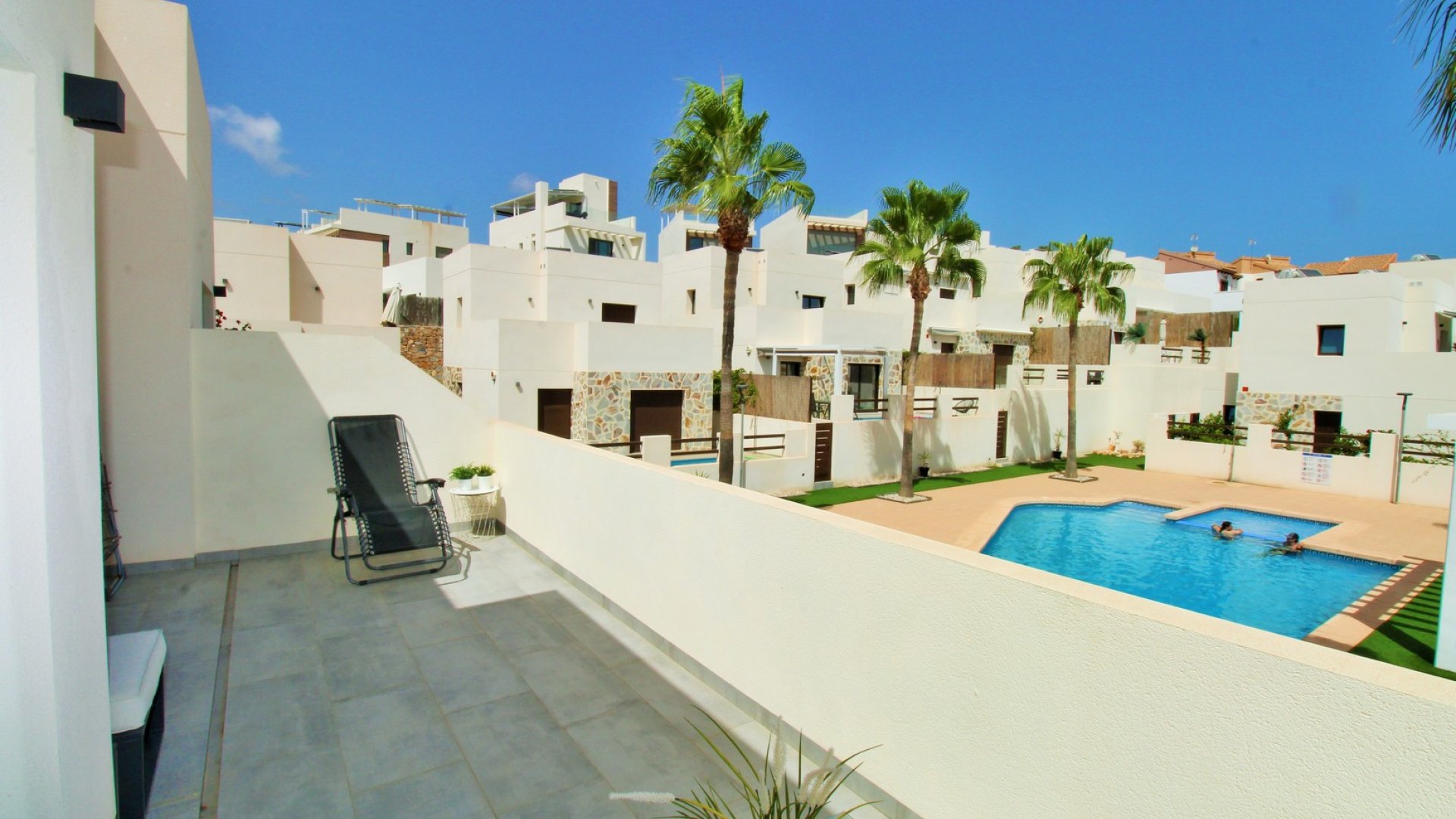 Resale - Villa -
Villamartín - PAU 8
