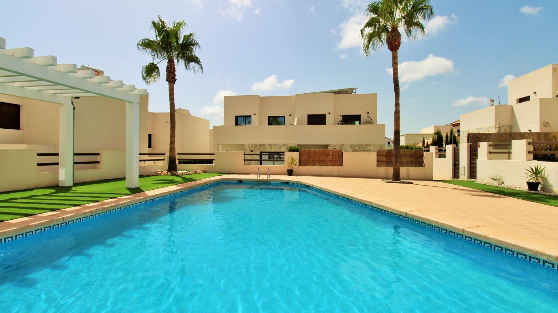 Resale - Villa -
Villamartín - PAU 8