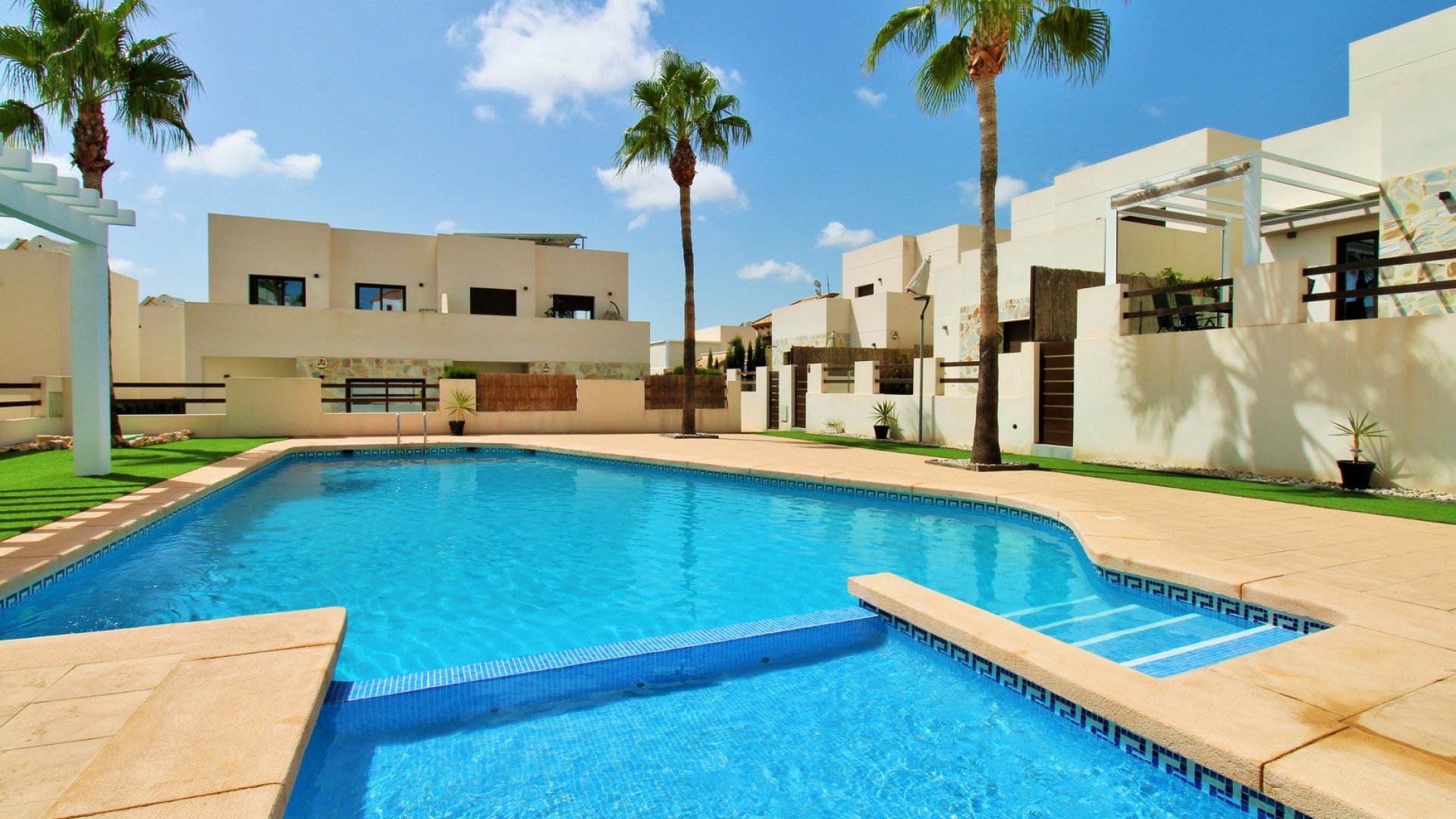Resale - Villa -
Villamartín - PAU 8