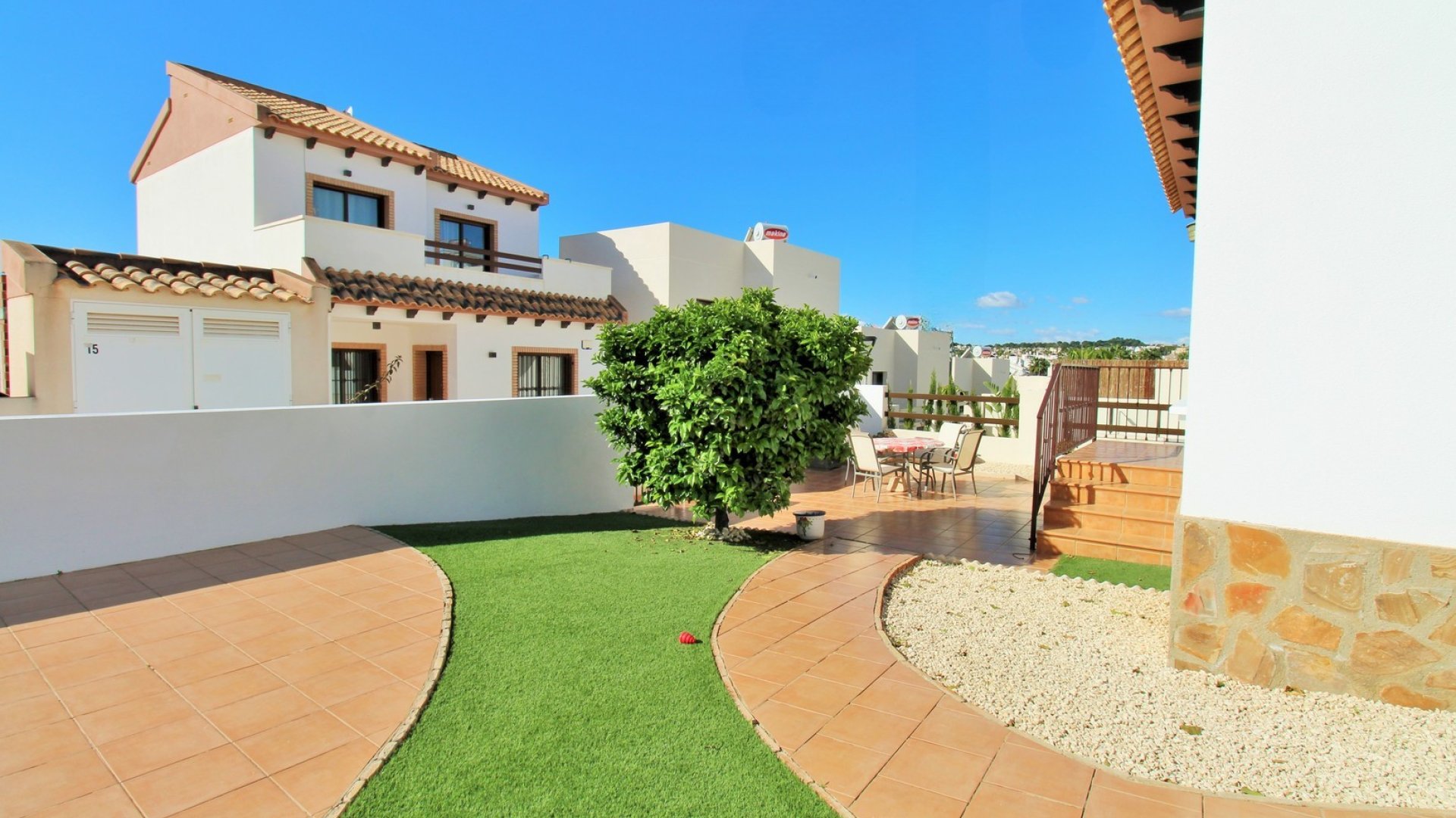 Resale - Villa -
Villamartín - PAU 8