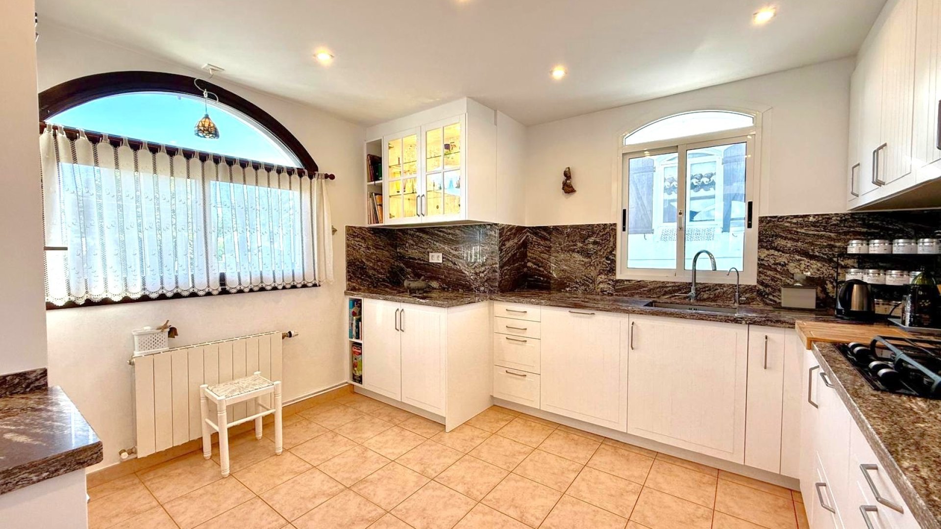 Resale - Villa -
Villamartín