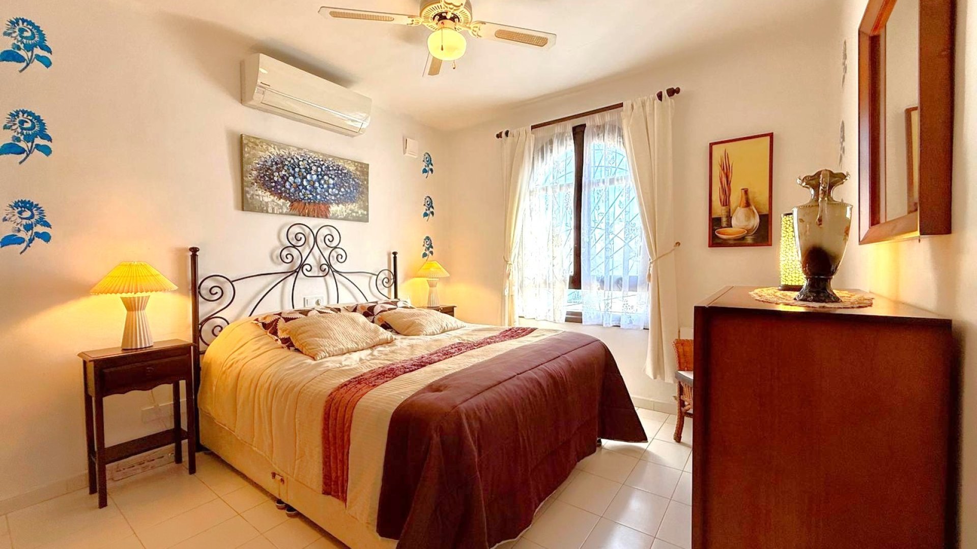 Resale - Villa -
Villamartín