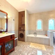 Resale - Villa -
Villamartín