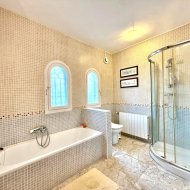 Resale - Villa -
Villamartín