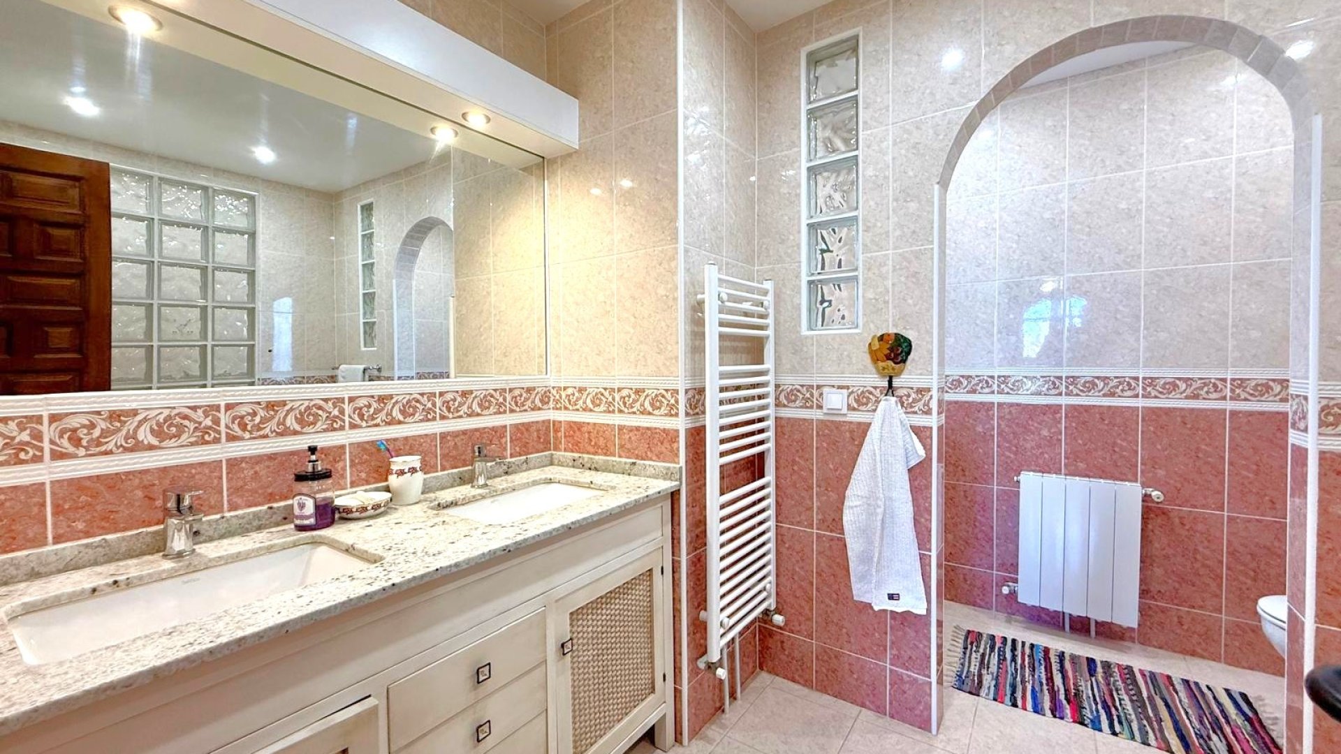 Resale - Villa -
Villamartín