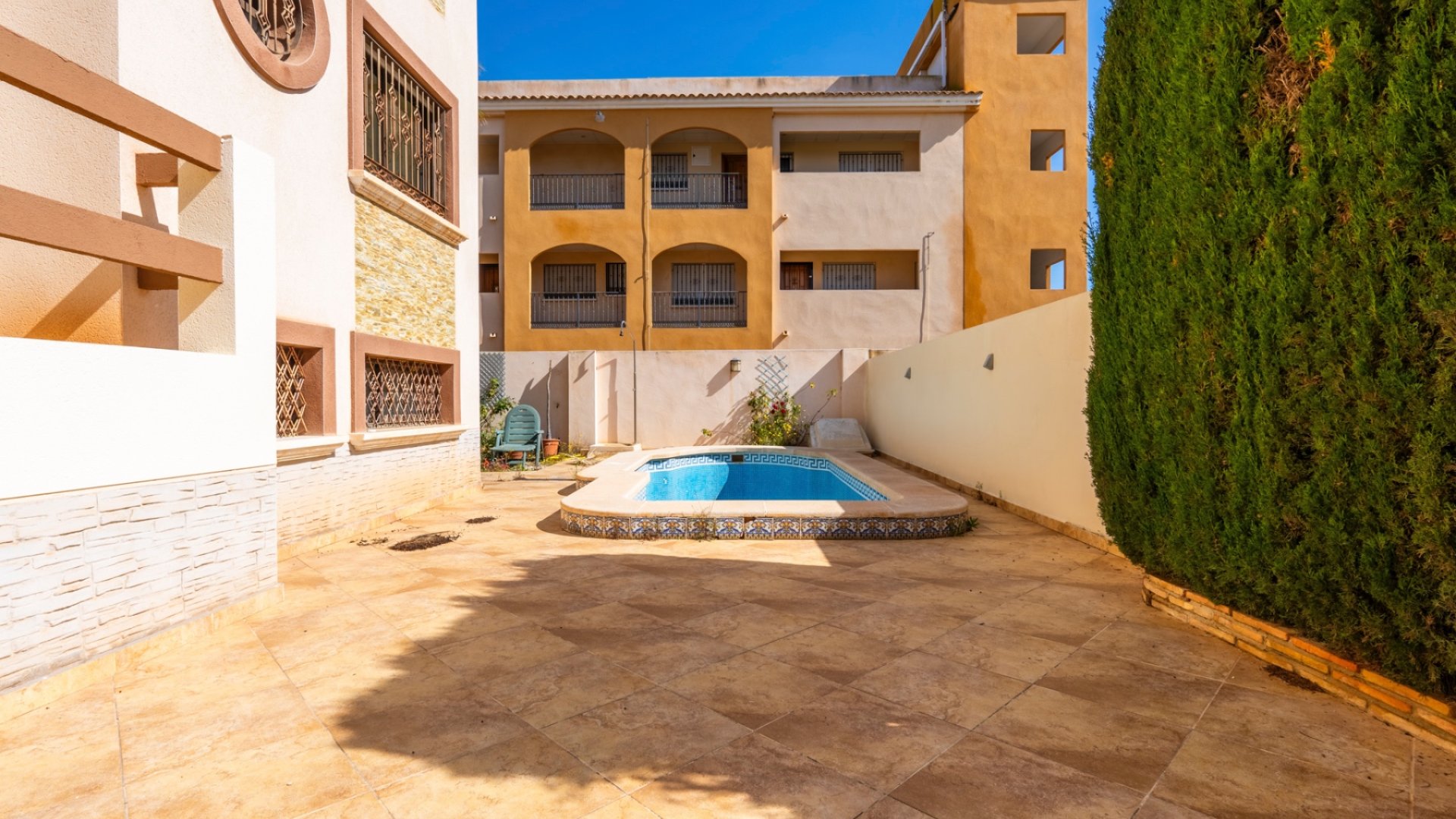 Resale - Villa -
Villamartín