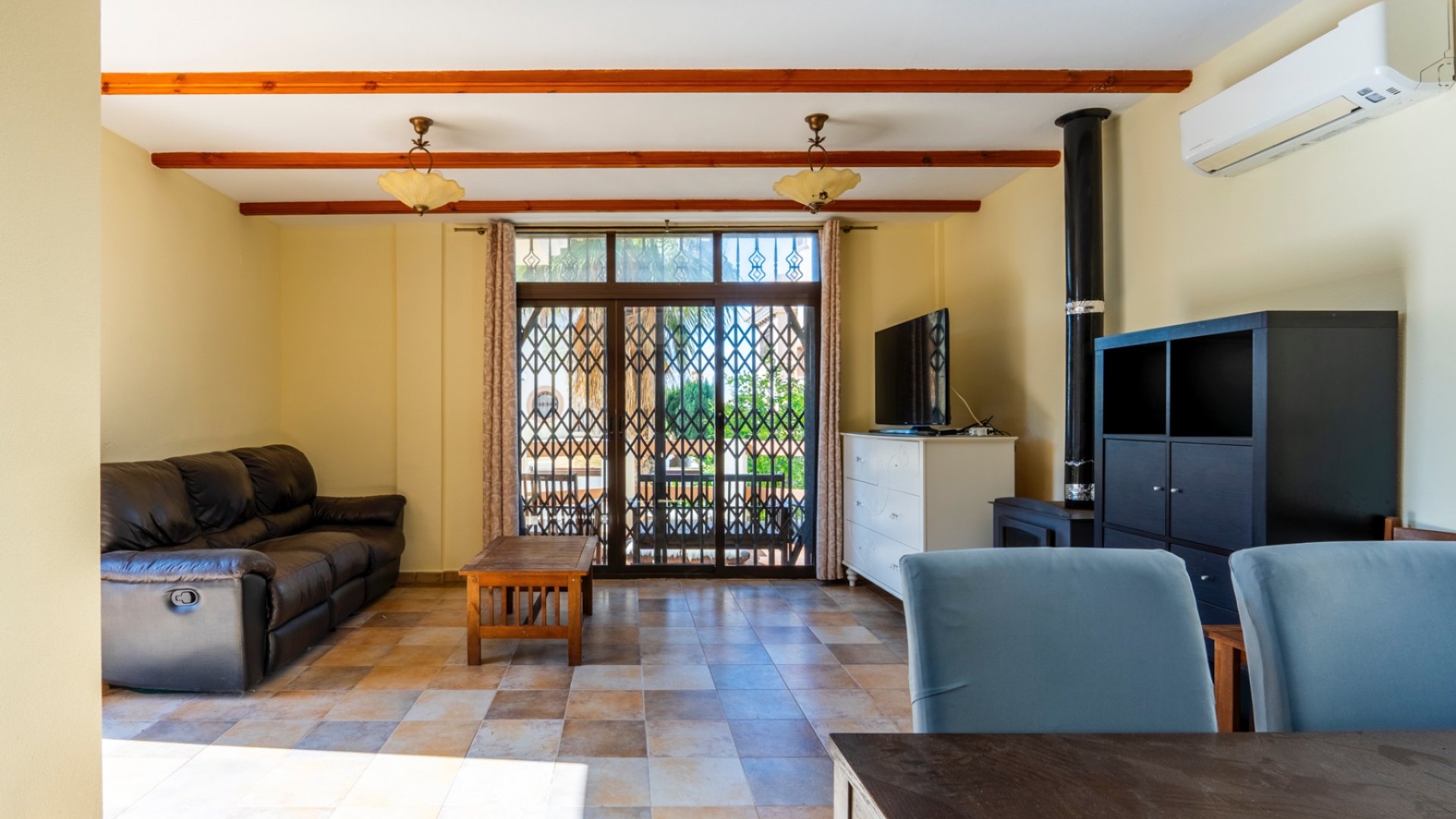 Resale - Villa -
Villamartín