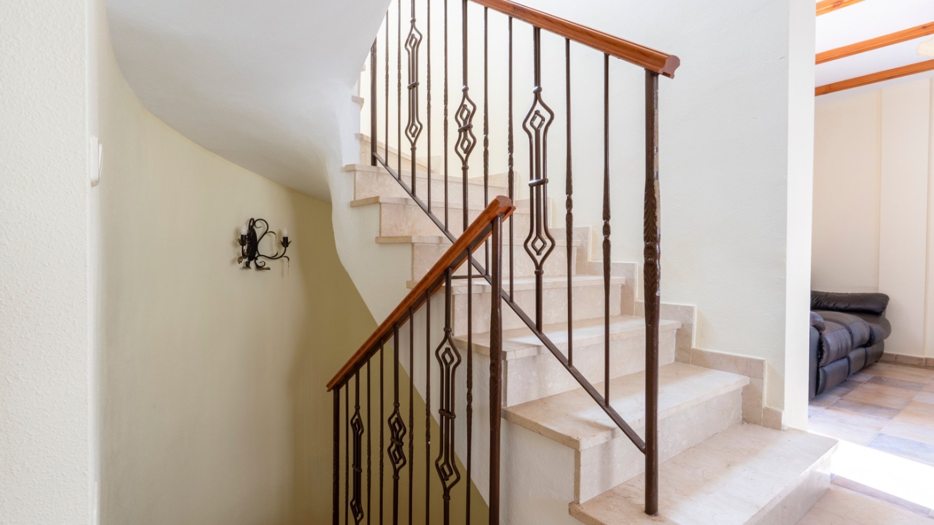 Resale - Villa -
Villamartín