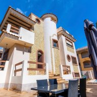 Resale - Villa -
Villamartín