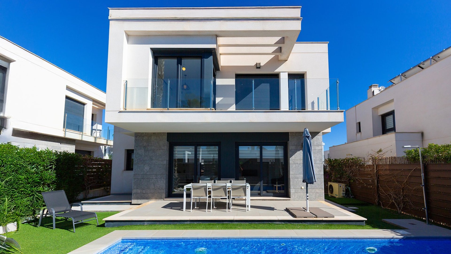 Resale - Villa -
Vistabella