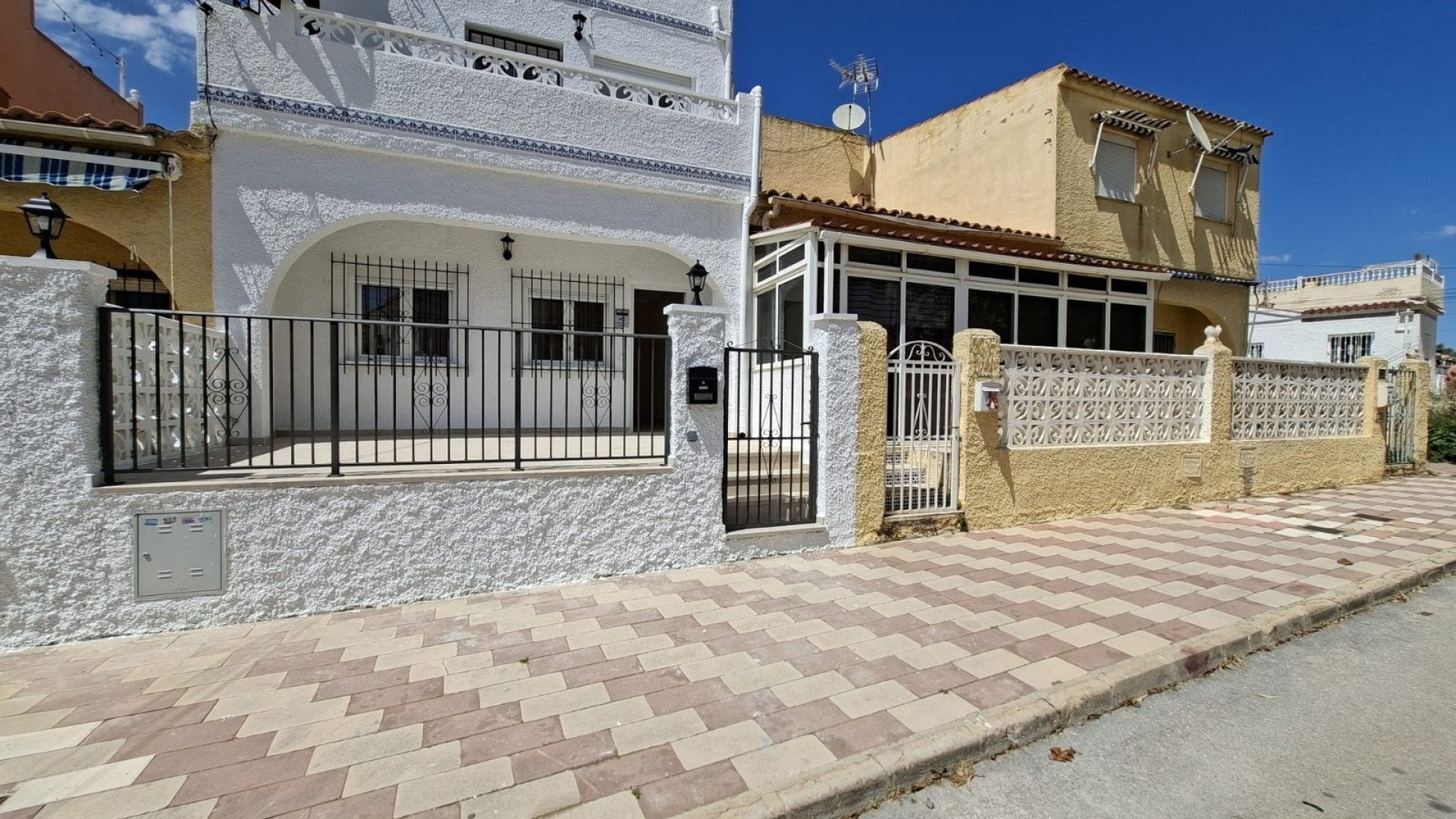 Reventa - Adosado -
La Marina - La Marina - Urbanization