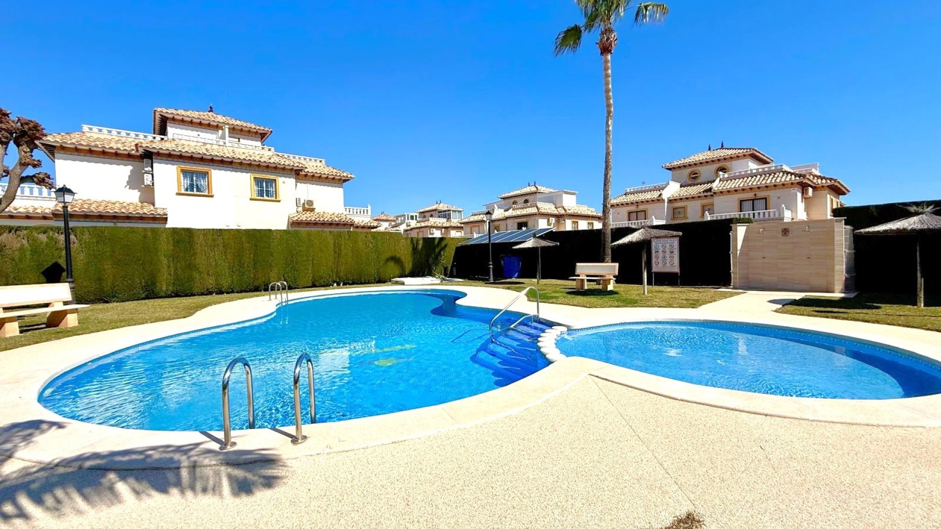 Reventa - Adosado -
Orihuela Costa - Lomas De Cabo Roig
