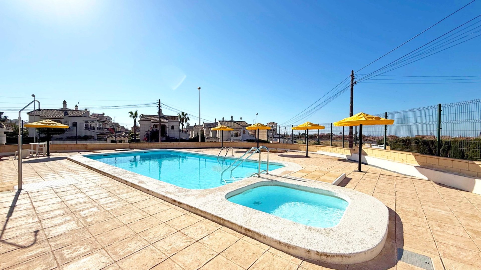 Reventa - Adosado -
Torrevieja - La Mata