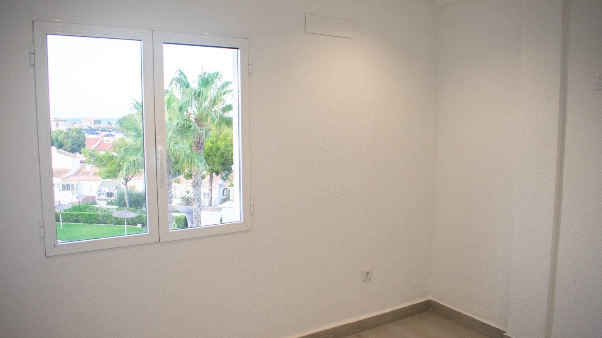 Reventa - Adosado -
Torrevieja - Torreblanca