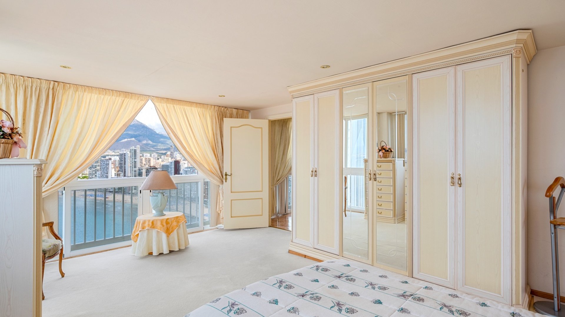 Reventa - Apartamentos -
Benidorm* - Levante*