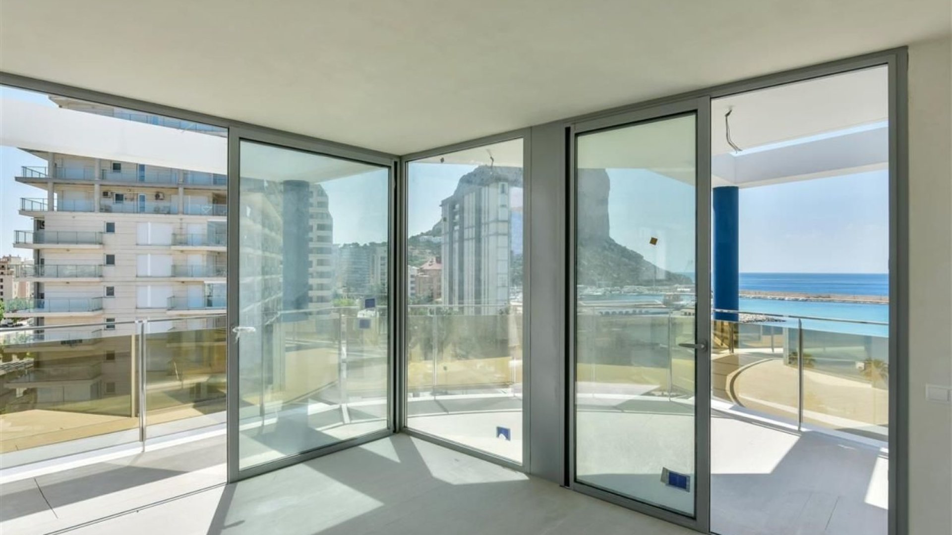 Reventa - Apartamentos -
Calpe - Playa De Arenal