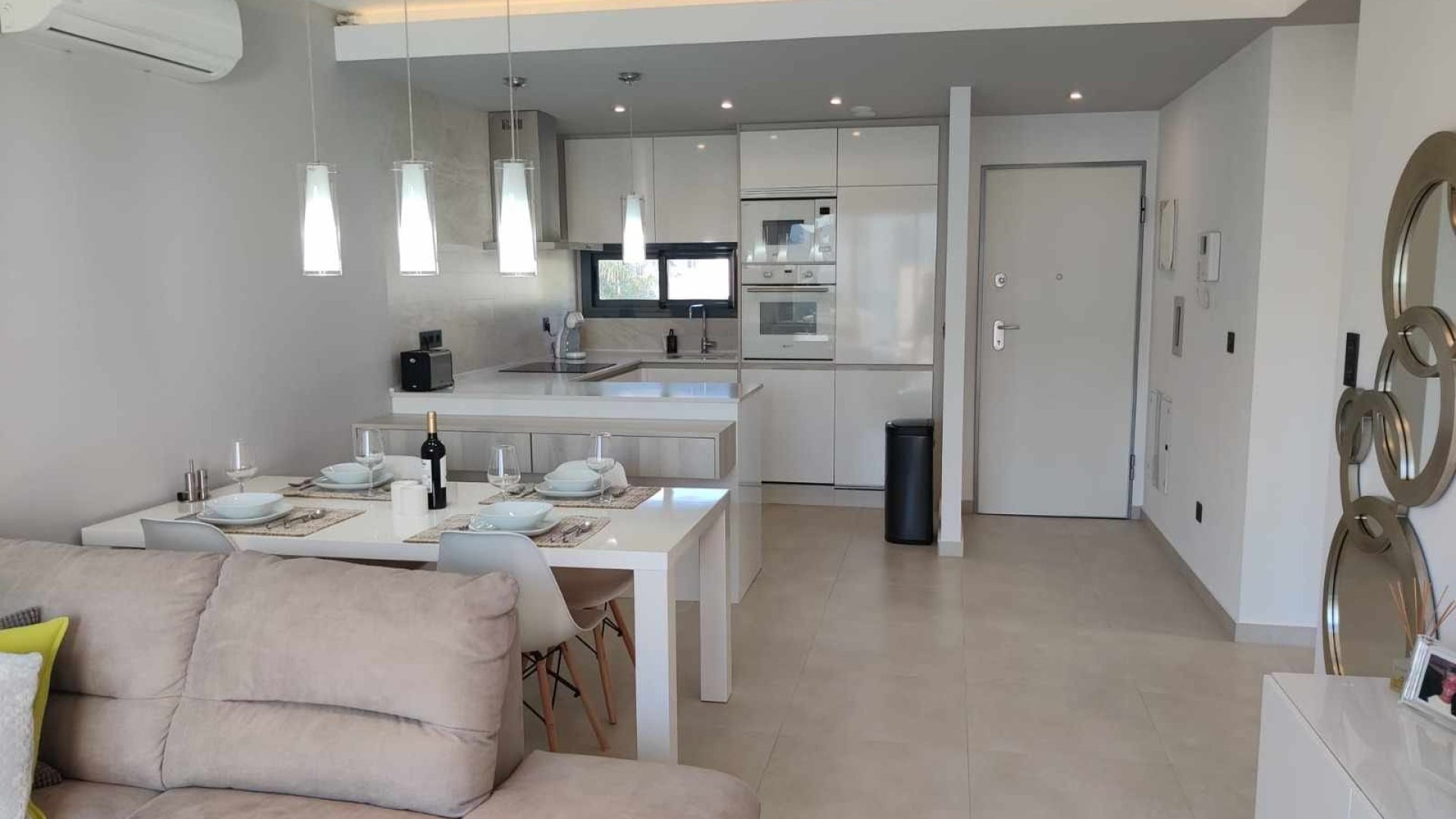 Reventa - Apartamentos -
El Raso