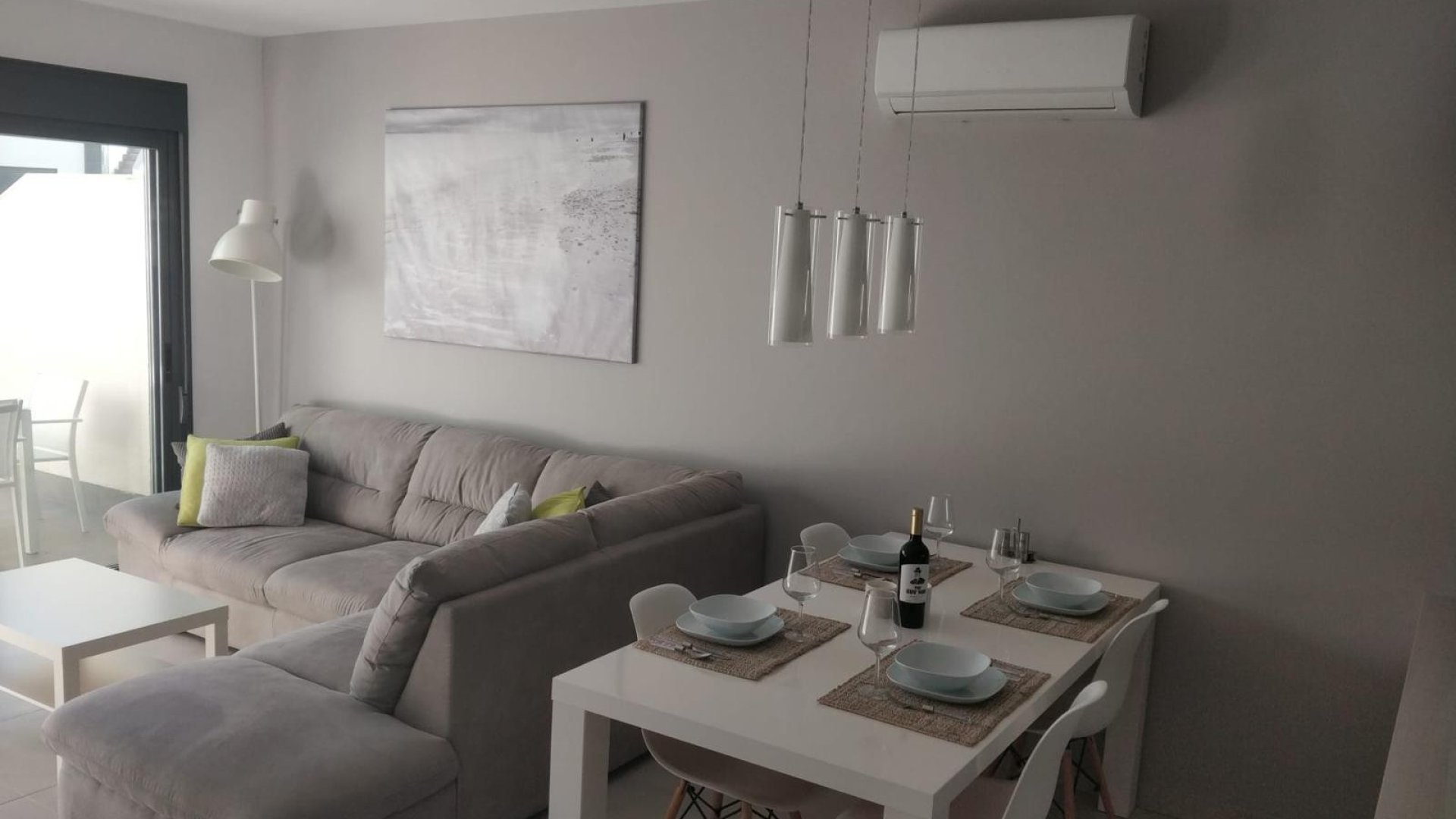 Reventa - Apartamentos -
El Raso