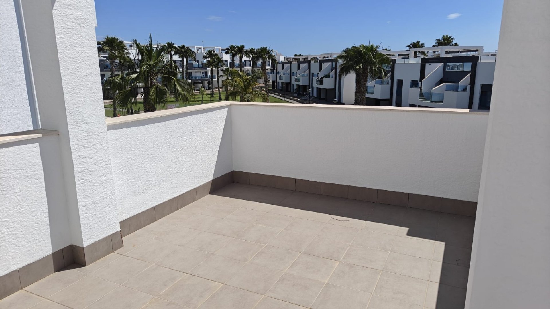 Reventa - Apartamentos -
El Raso