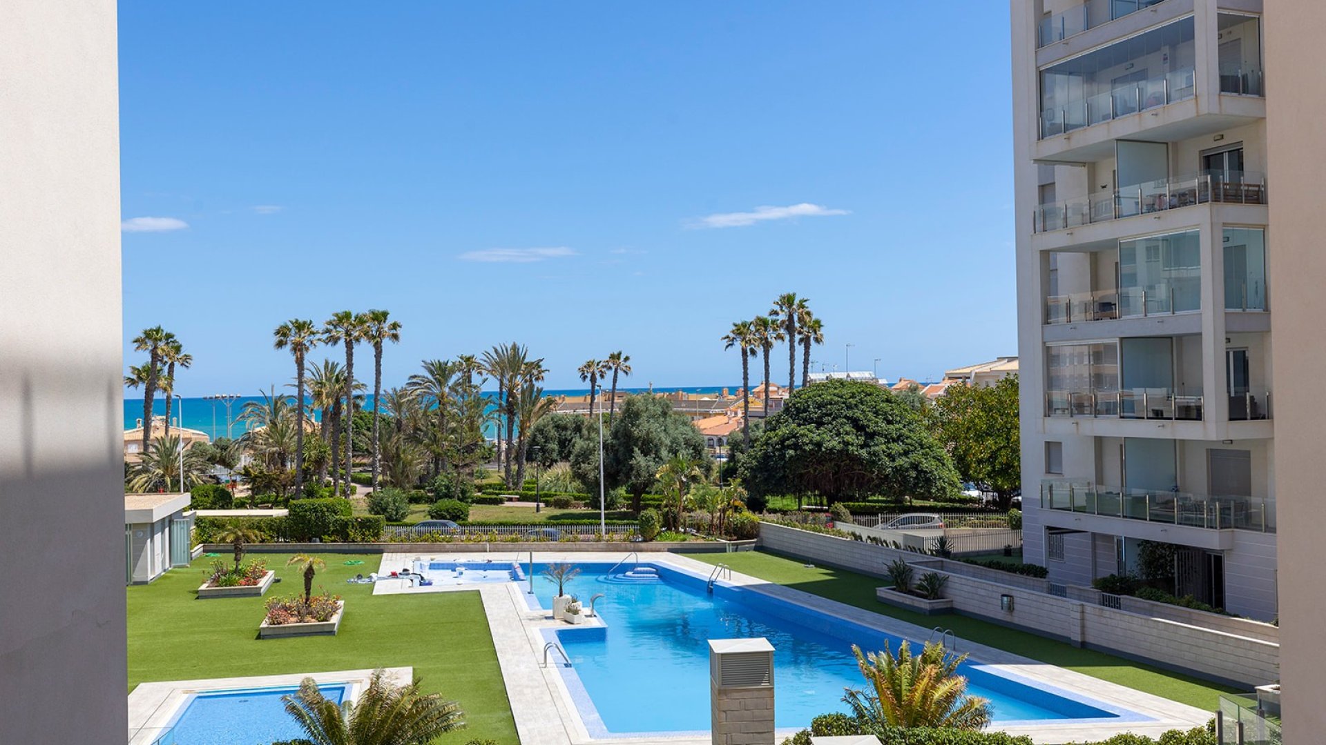 Reventa - Apartamentos -
La Mata - Playa