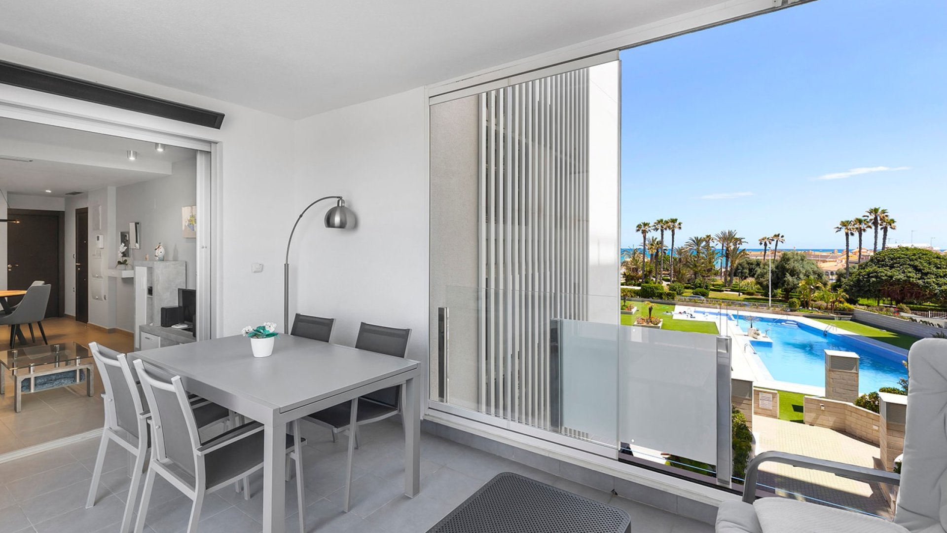 Reventa - Apartamentos -
La Mata - Playa