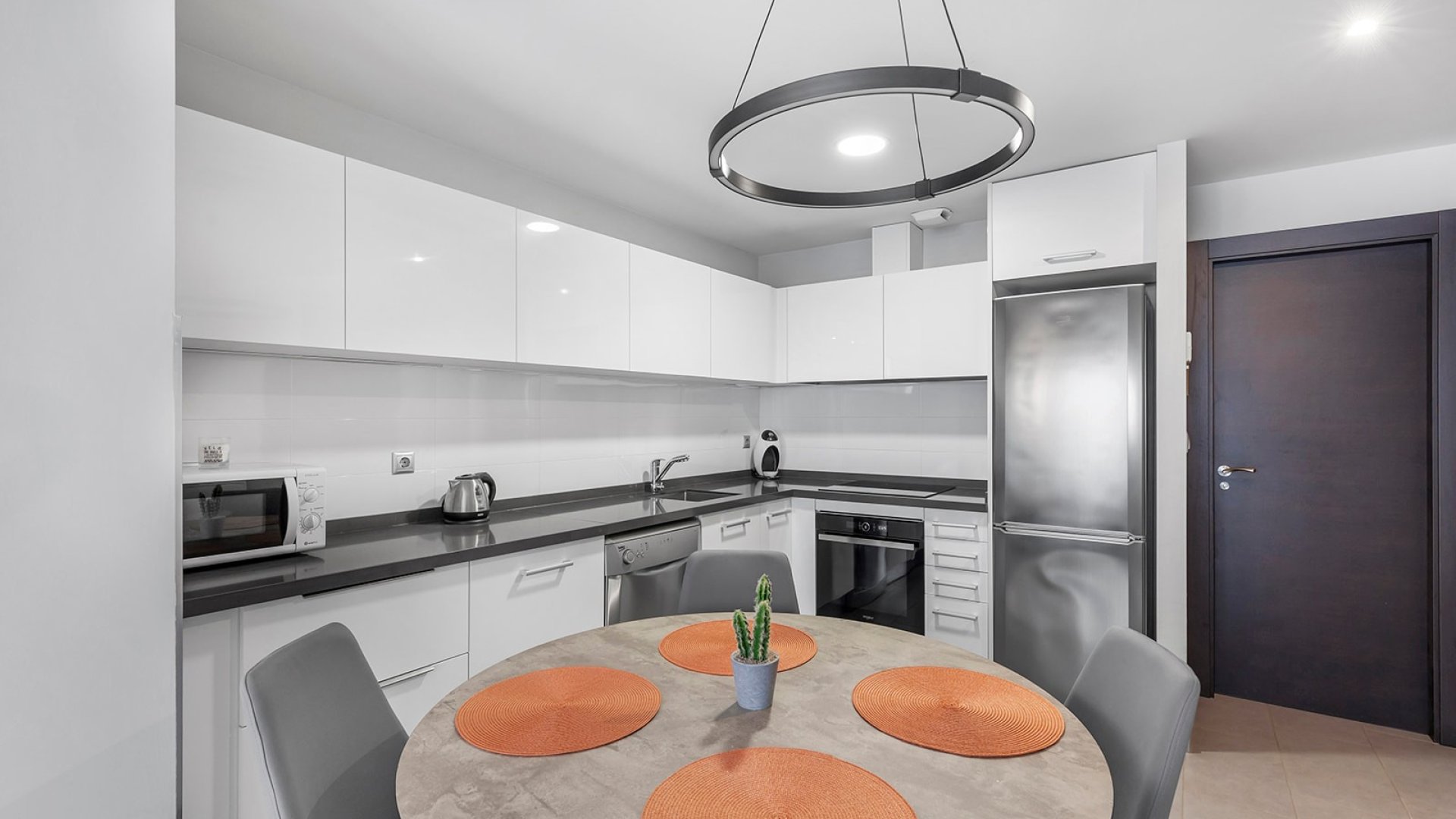 Reventa - Apartamentos -
La Mata - Playa