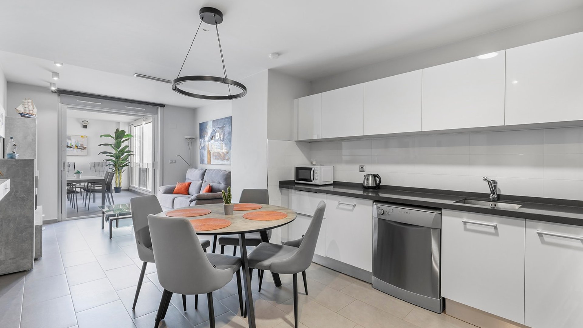 Reventa - Apartamentos -
La Mata - Playa